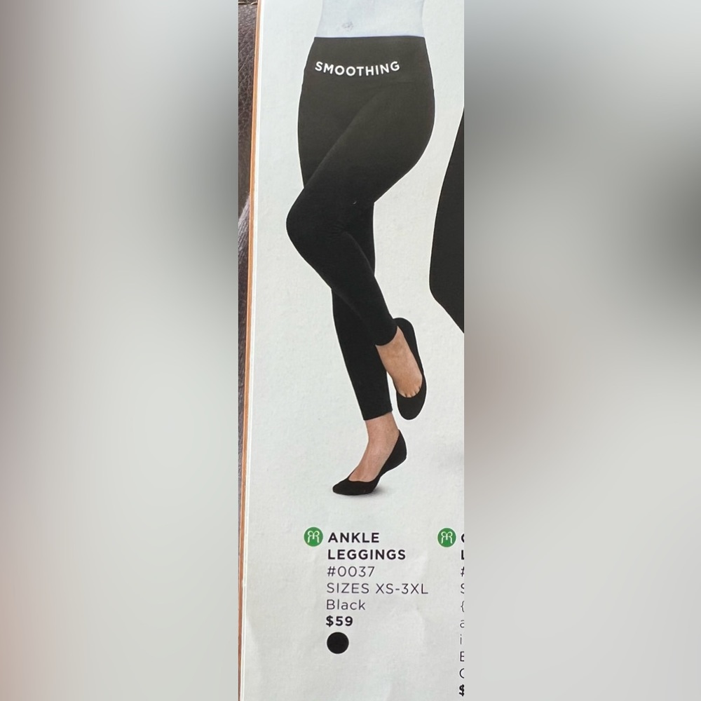 Brand new Ruby Ribbon ankle leggings size Medium